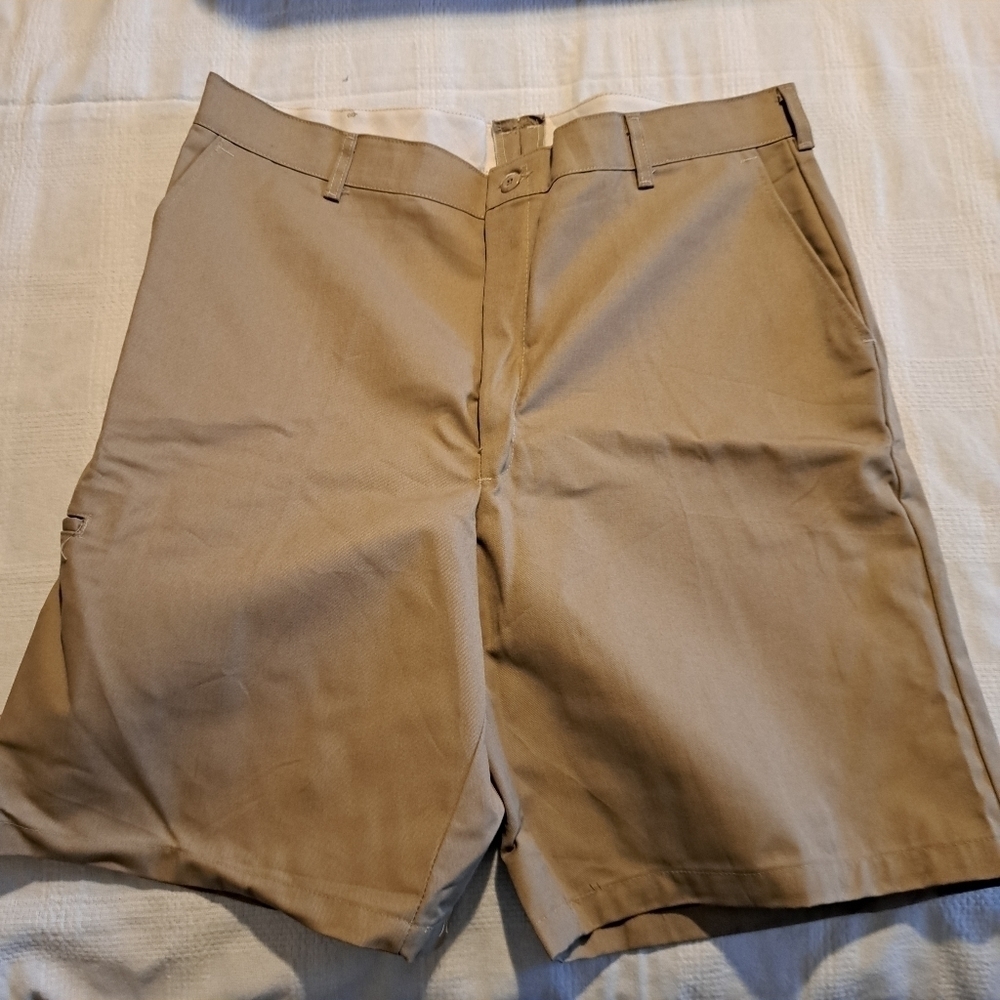 Red Kap men's size 40 khaki shorts, New